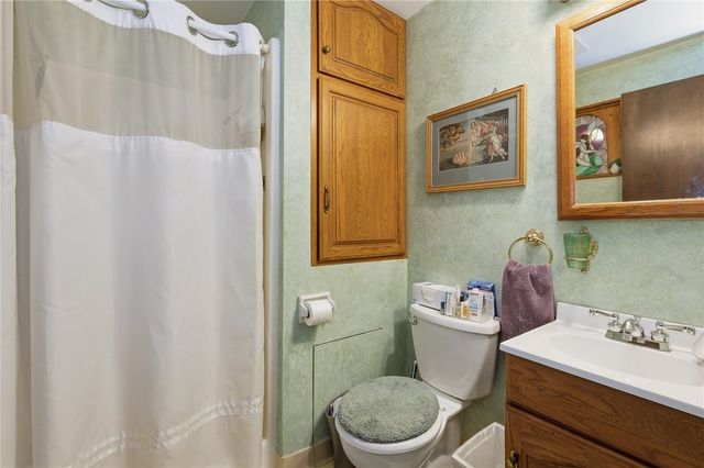 225 Woodcroft Rd, Economy, PA 15005