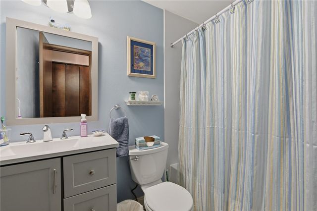 225 Woodcroft Rd, Economy, PA 15005