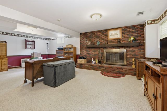 225 Woodcroft Rd, Economy, PA 15005