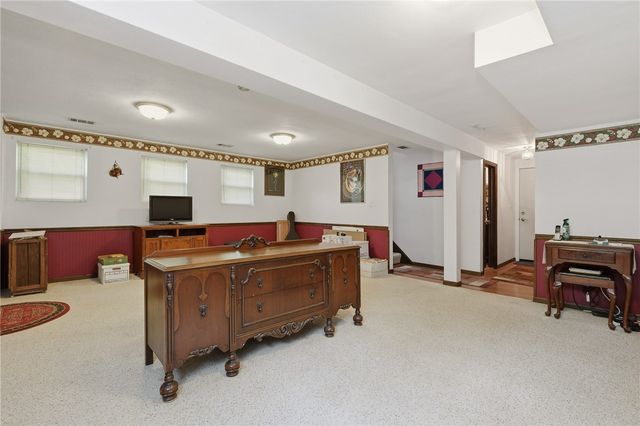 225 Woodcroft Rd, Economy, PA 15005