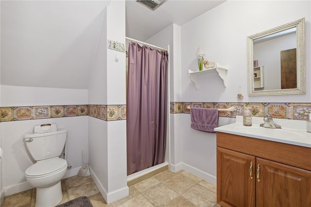 225 Woodcroft Rd, Economy, PA 15005