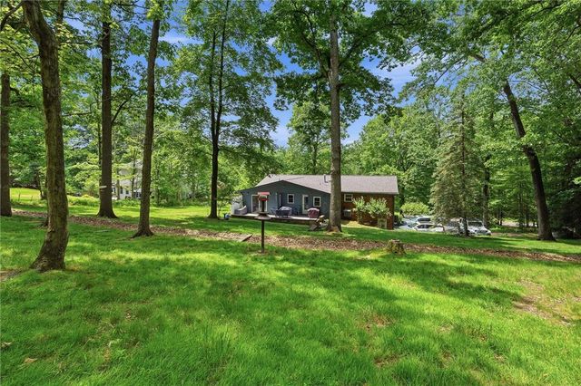 225 Woodcroft Rd, Economy, PA 15005