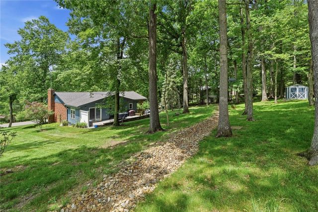 225 Woodcroft Rd, Economy, PA 15005