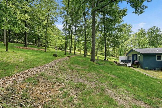 225 Woodcroft Rd, Economy, PA 15005