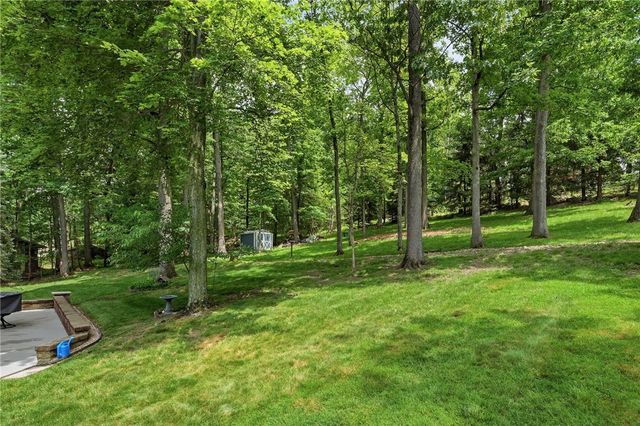 225 Woodcroft Rd, Economy, PA 15005