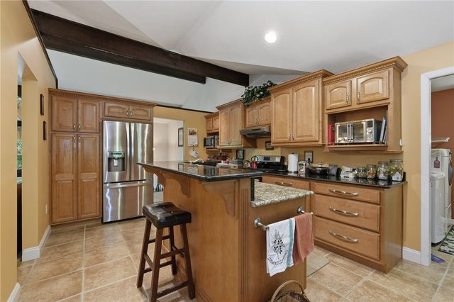 225 Woodcroft Rd, Economy, PA 15005