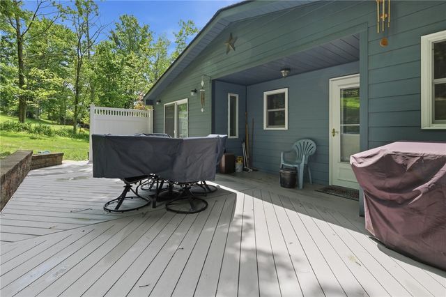 225 Woodcroft Rd, Economy, PA 15005