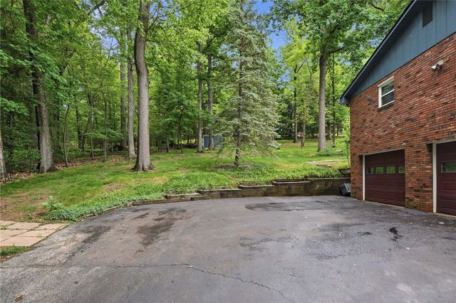 225 Woodcroft Rd, Economy, PA 15005