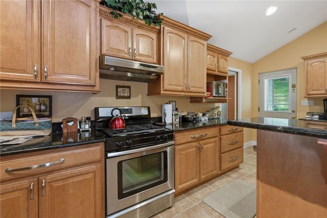 225 Woodcroft Rd, Economy, PA 15005