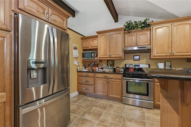 225 Woodcroft Rd, Economy, PA 15005