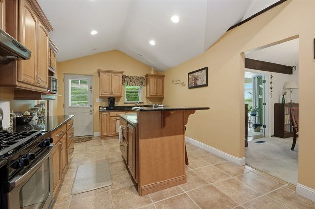 225 Woodcroft Rd, Economy, PA 15005
