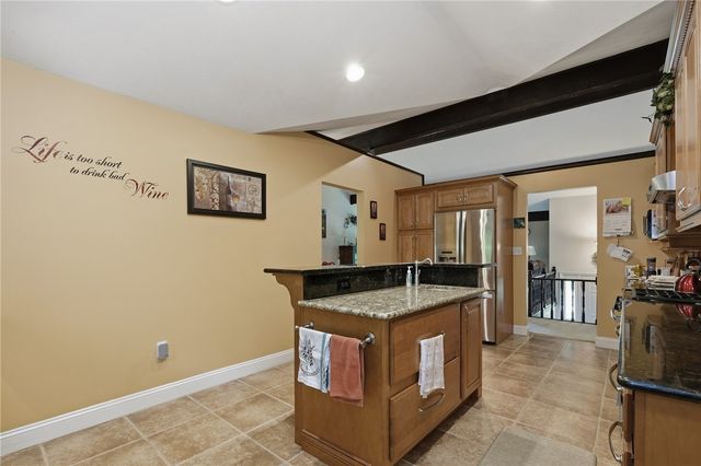 225 Woodcroft Rd, Economy, PA 15005