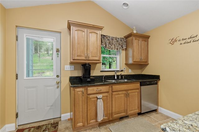 225 Woodcroft Rd, Economy, PA 15005