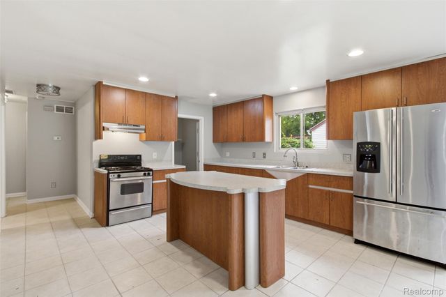 22141 Condon Street, Oak Park, MI 48237