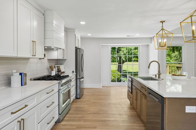 1505 Lipscomb Dr, Brentwood, TN 37027