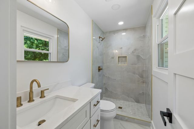 1505 Lipscomb Dr, Brentwood, TN 37027
