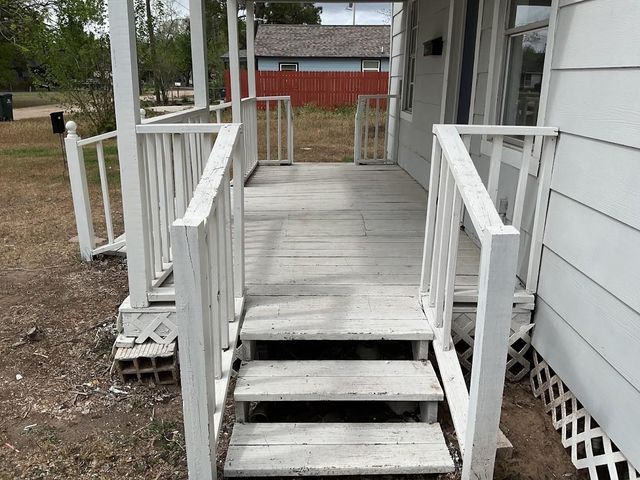 1004 Harlem Street, El Campo, TX 77437