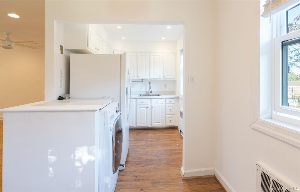 22630 Kingsbury Avenue B, Bayside, NY 11364 — photo 4