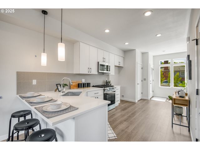 6802 Ne 6th Ave, Portland, OR 97211
