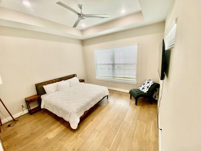 303 Queen Sude Lane, Houston, TX 77091