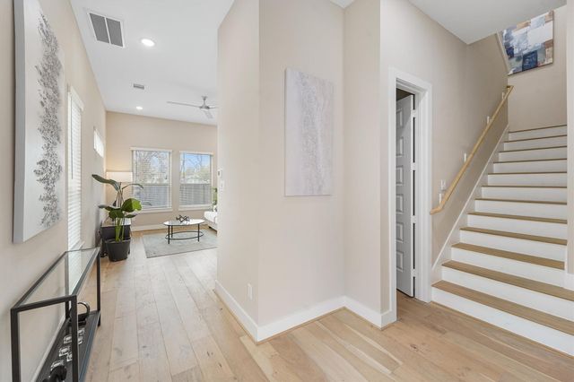 303 Queen Sude Lane, Houston, TX 77091