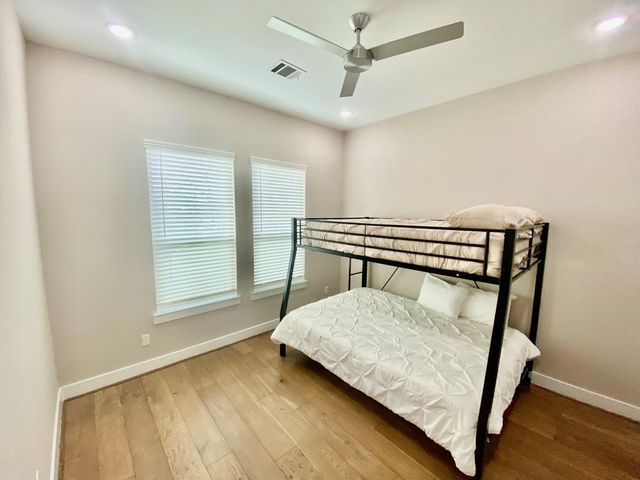 303 Queen Sude Lane, Houston, TX 77091