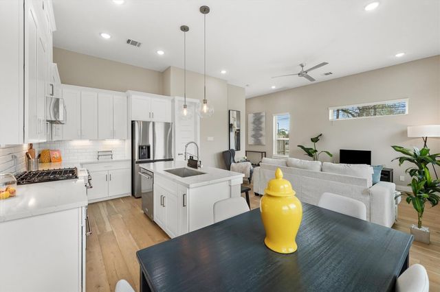 303 Queen Sude Lane, Houston, TX 77091