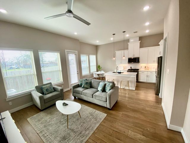 303 Queen Sude Lane, Houston, TX 77091