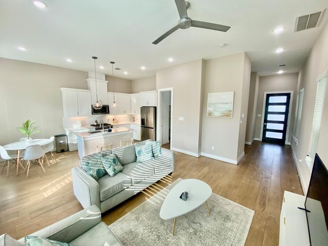 303 Queen Sude Lane, Houston, TX 77091