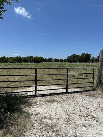 1170 Airport Road, Tioga, TX 76271