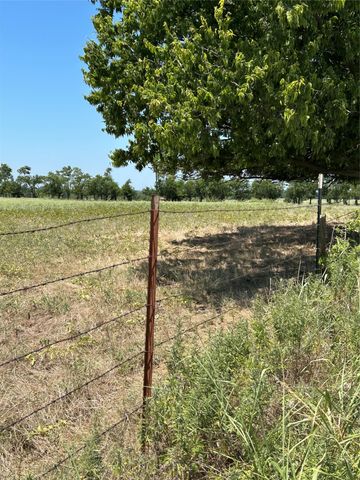 1170 Airport Road, Tioga, TX 76271