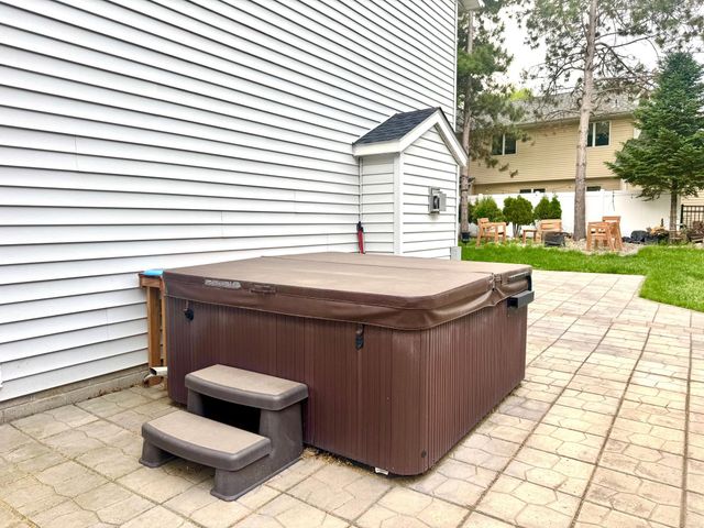 9664 Wynstone Drive, Woodbury, MN 55125