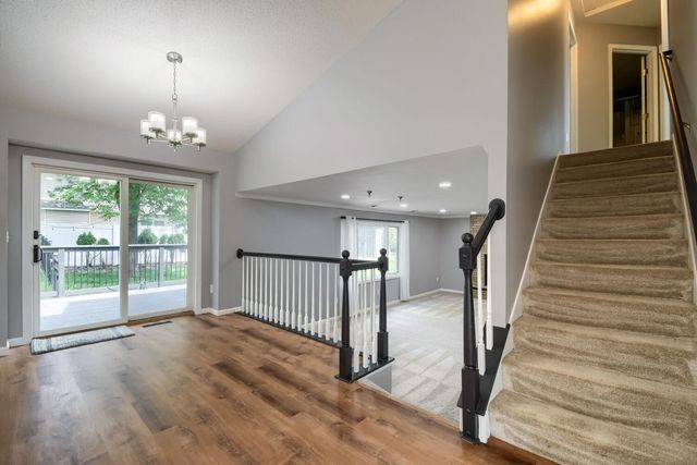 9664 Wynstone Drive, Woodbury, MN 55125