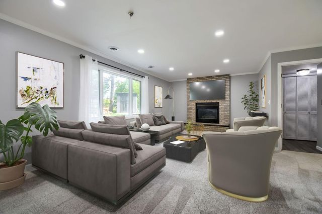 9664 Wynstone Drive, Woodbury, MN 55125