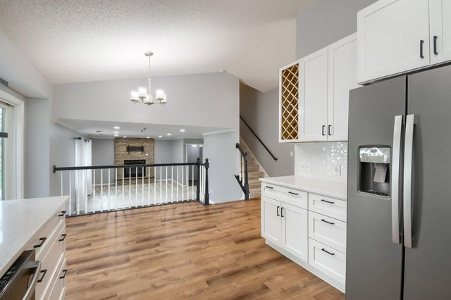 9664 Wynstone Drive, Woodbury, MN 55125