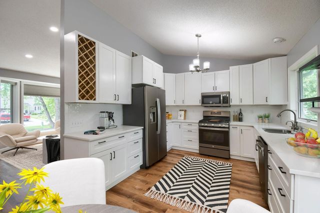 9664 Wynstone Drive, Woodbury, MN 55125