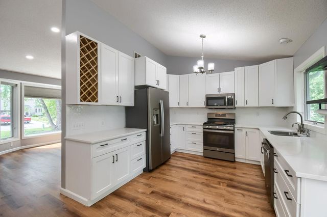 9664 Wynstone Drive, Woodbury, MN 55125