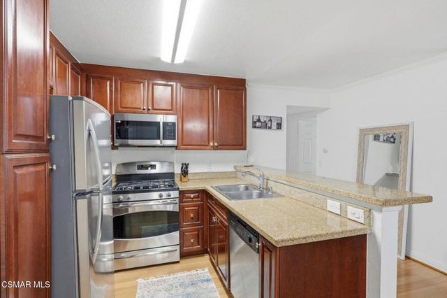 5530 Owensmouth Avenue 114, Woodland Hills, CA 91367