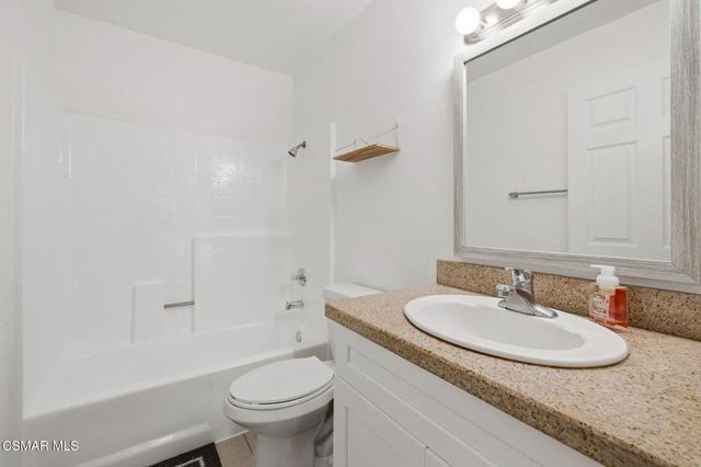 5530 Owensmouth Avenue 114, Woodland Hills, CA 91367