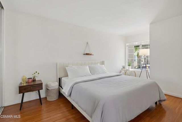 5530 Owensmouth Avenue 114, Woodland Hills, CA 91367