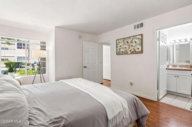 5530 Owensmouth Avenue 114, Woodland Hills, CA 91367