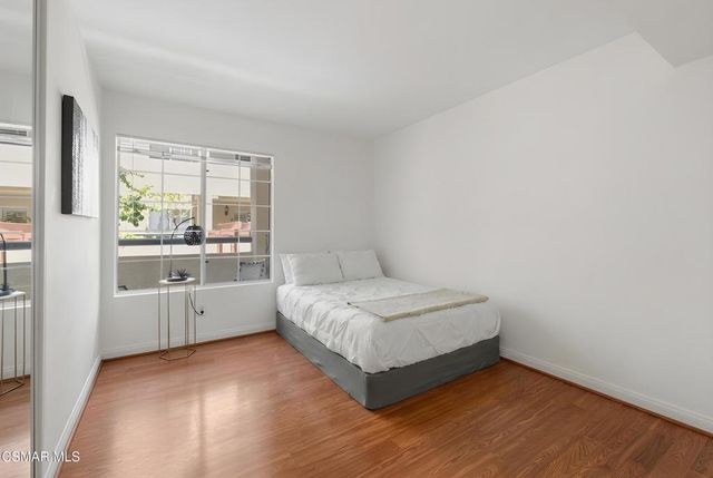 5530 Owensmouth Avenue 114, Woodland Hills, CA 91367