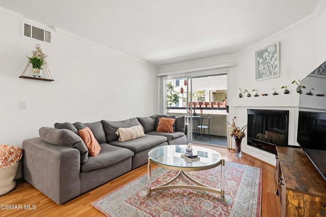 5530 Owensmouth Avenue 114, Woodland Hills, CA 91367