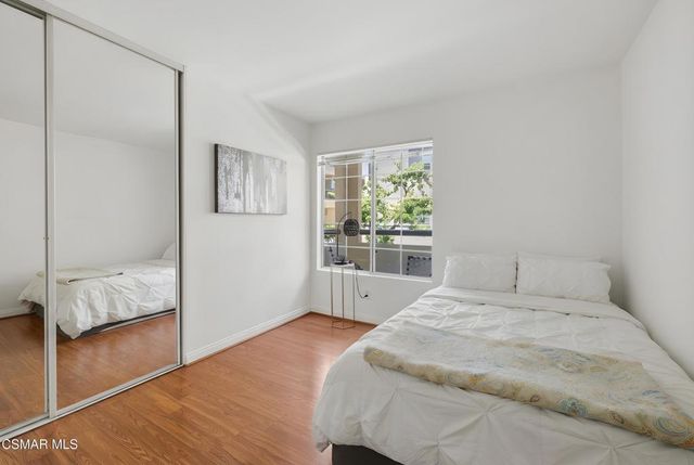 5530 Owensmouth Avenue 114, Woodland Hills, CA 91367