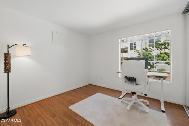 5530 Owensmouth Avenue 114, Woodland Hills, CA 91367