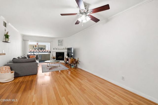 5530 Owensmouth Avenue 114, Woodland Hills, CA 91367