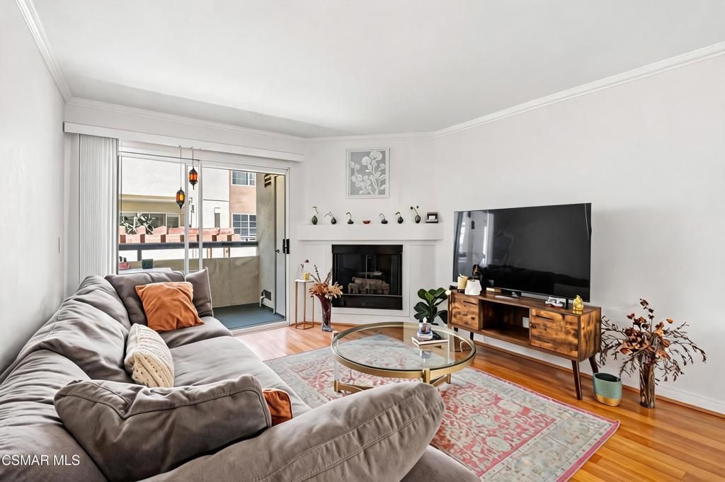 5530 Owensmouth Avenue 114, Woodland Hills, CA 91367