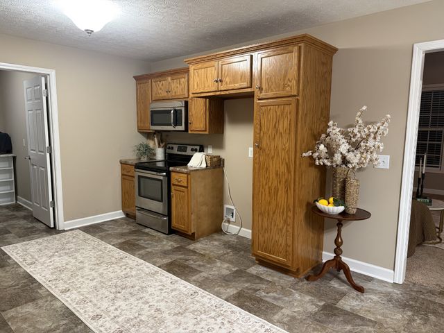 597 Long Creek Rd, Lafayette, TN 37083