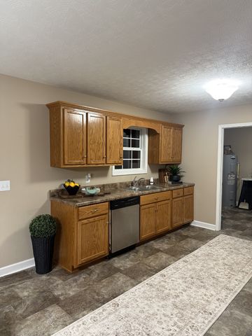 597 Long Creek Rd, Lafayette, TN 37083