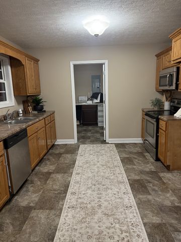 597 Long Creek Rd, Lafayette, TN 37083